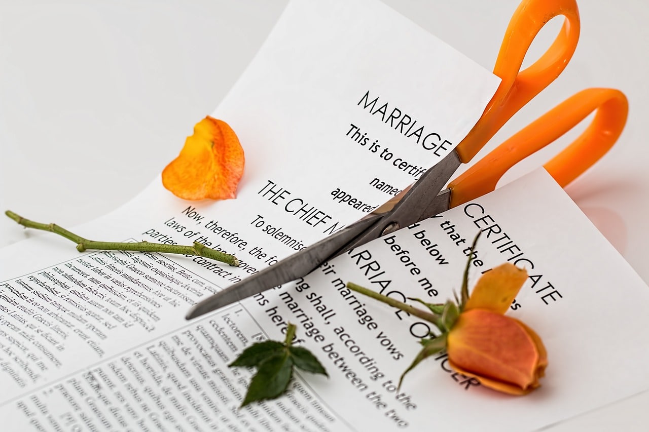 Est-ce qu'il est possible de divorcer rapidement sans passer par un avocat ?